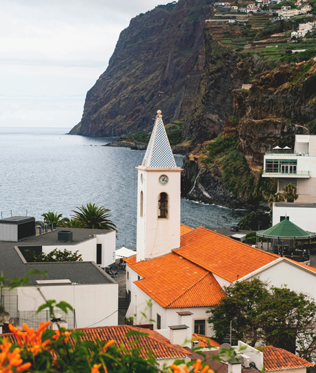 Foto de Madeira por Julia Solonina por Unsplash.com
